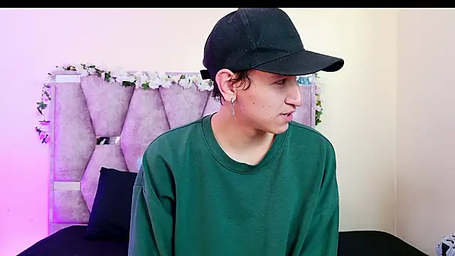 Snapshot of iris_and_damian chatting on 03/07/26, 05:18 iris and damian online show from 03/07/26, 05:18