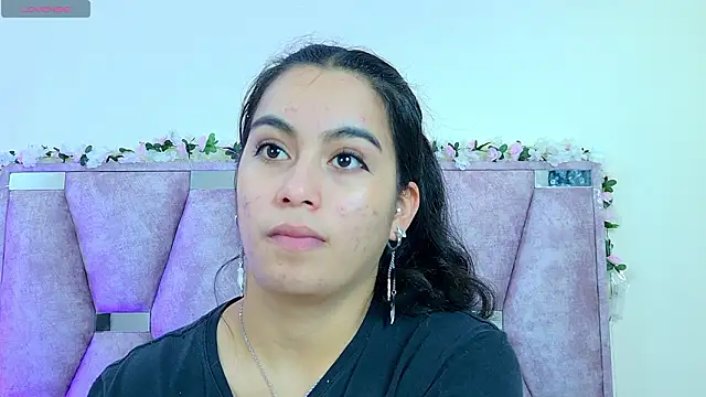 Snapshot of iris_and_damian chatting on 03/27/26, 05:14 iris and damian online show from 03/27/26, 05:14