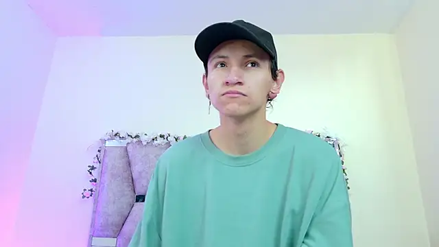 Snapshot of iris_and_damian chatting on 03/14/26, 05:19 iris and damian online show from 03/14/26, 05:19