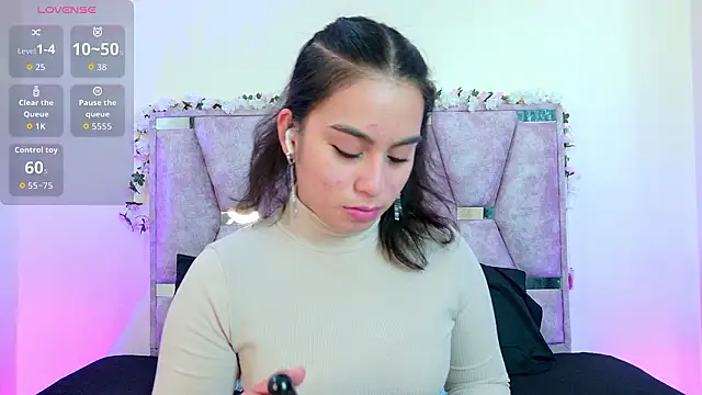 Snapshot of iris_and_damian chatting on 03/21/26, 04:22 iris and damian online show from 03/21/26, 04:22