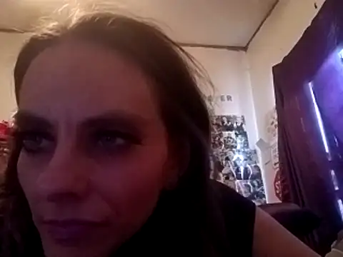 snowbird1117 online show from 12/21/25, 10:43