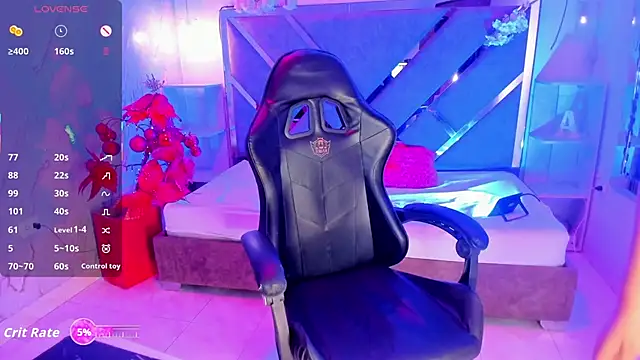 Snapshot of CloeMoon chatting on 12/20/25, 04:26 CloeMoon online show from 12/20/25, 04:26