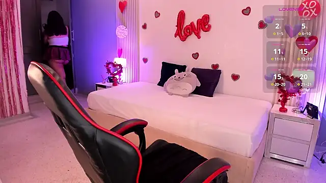 Snapshot of CloeMoon chatting on 02/14/26, 04:02 CloeMoon online show from 02/14/26, 04:02