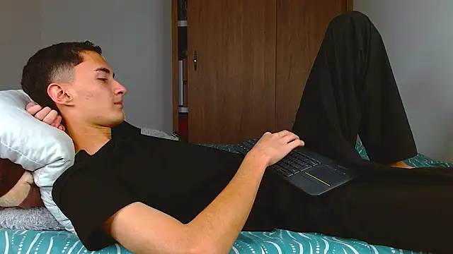 wal jones online show from 12/17/25, 03:22