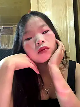 Snapshot of Heni-a chatting on 12/05/25, 06:34 Heni-a online show from 12/05/25, 06:34