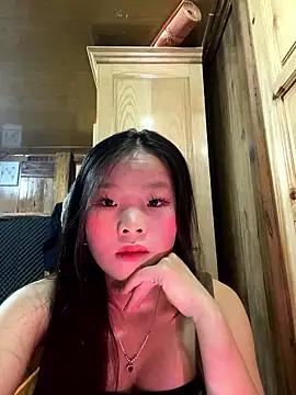 Snapshot of Heni-a chatting on 12/04/25, 02:21 Heni-a online show from 12/04/25, 02:21