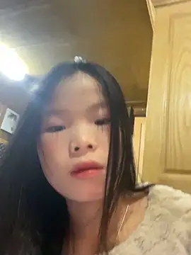 Snapshot of Heni-a chatting on 12/03/25, 04:57 Heni-a online show from 12/03/25, 04:57