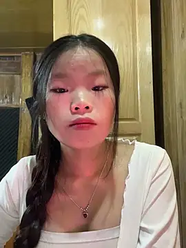 Snapshot of Heni-a chatting on 12/16/25, 02:38 Heni-a online show from 12/16/25, 02:38