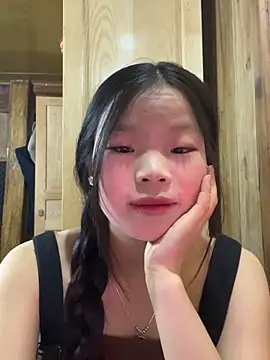 Snapshot of Heni-a chatting on 12/19/25, 02:26 Heni-a online show from 12/19/25, 02:26