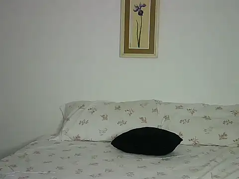 Snapshot of katerinepol chatting on 12/14/25, 02:07 katerinepol online show from 12/14/25, 02:07