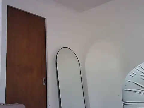 Snapshot of katerinepol chatting on 12/15/25, 09:09 katerinepol online show from 12/15/25, 09:09