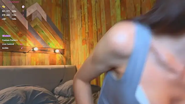 Snapshot of Elizwise chatting on 12/19/25, 03:21 Elizwise online show from 12/19/25, 03:21