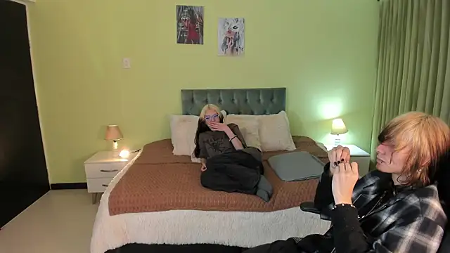 Snapshot of Eros_Nyx_ chatting on 01/17/26, 04:16 Eros Nyx online show from 01/17/26, 04:16