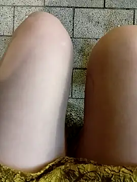 Snapshot of Baby-Linh chatting on 12/22/25, 01:55 Baby-Linh online show from 12/22/25, 01:55