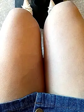 Snapshot of Baby-Linh chatting on 01/13/26, 03:10 Baby-Linh online show from 01/13/26, 03:10