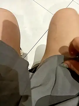 Baby-Linh online show from 12/17/25, 04:28