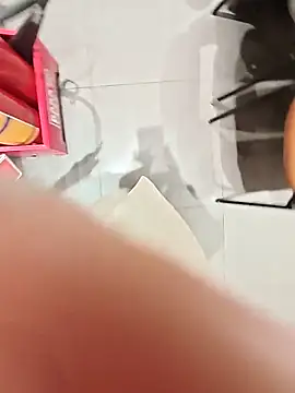 Snapshot of Baby-Linh chatting on 02/12/26, 06:35 Baby-Linh online show from 02/12/26, 06:35