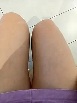 Snapshot of Baby-Linh chatting on 12/21/25, 05:09 Baby-Linh online show from 12/21/25, 05:09