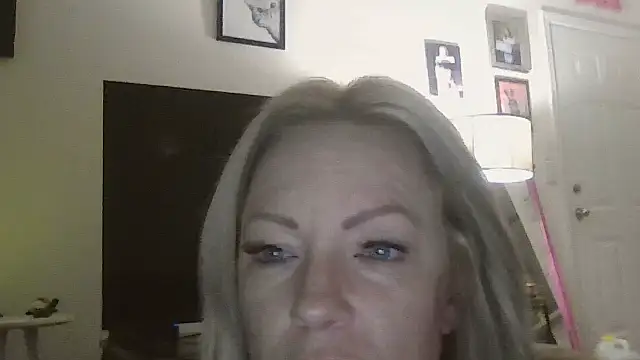 Snapshot of sinfulsara chatting on 12/04/25, 10:36 sinfulsara online show from 12/04/25, 10:36