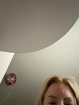 Snapshot of sinfulsara chatting on 02/26/26, 09:15 sinfulsara online show from 02/26/26, 09:15