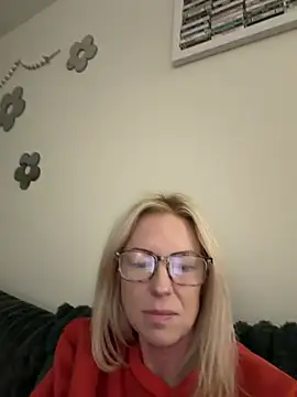 Snapshot of sinfulsara chatting on 02/28/26, 12:43 sinfulsara online show from 02/28/26, 12:43