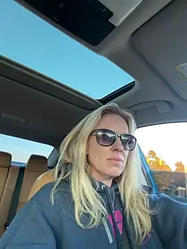 Snapshot of sinfulsara chatting on 02/13/26, 10:43 sinfulsara online show from 02/13/26, 10:43