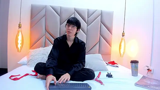 Snapshot of JeffBellfort chatting on 12/16/25, 08:13 JeffBellfort online show from 12/16/25, 08:13