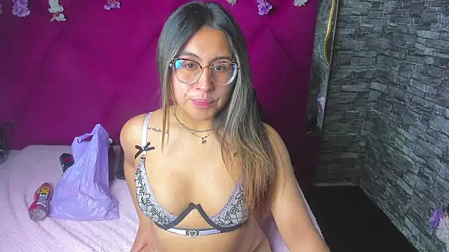 Freyaa Millerr  online show from 12/17/25, 03:00