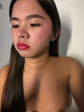 Snapshot of voganmarie chatting on 06/20/26, 02:11 voganmarie online show from 06/20/26, 02:11