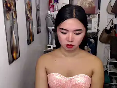 Snapshot of voganmarie chatting on 07/13/26, 06:02 voganmarie online show from 07/13/26, 06:02