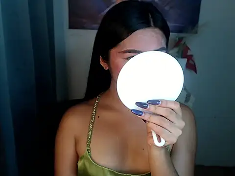 Snapshot of voganmarie chatting on 06/24/26, 02:43 voganmarie online show from 06/24/26, 02:43