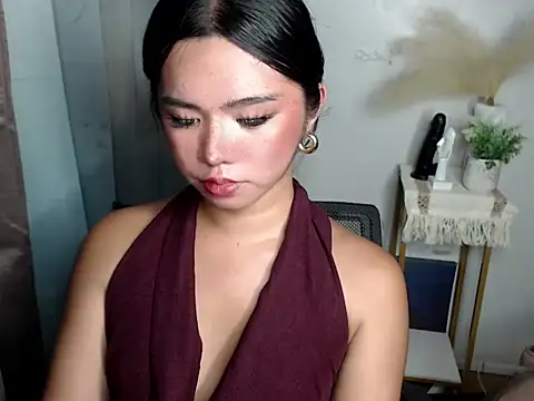 Snapshot of voganmarie chatting on 06/11/26, 04:09 voganmarie online show from 06/11/26, 04:09