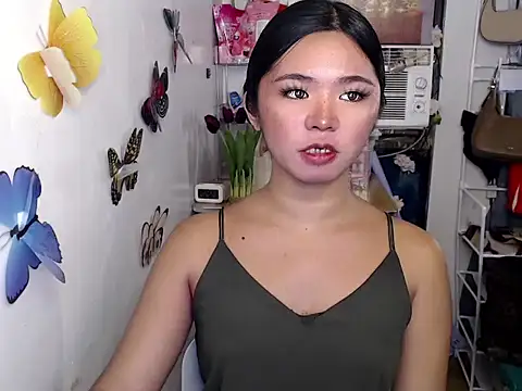 Snapshot of voganmarie chatting on 07/03/26, 05:03 voganmarie online show from 07/03/26, 05:03