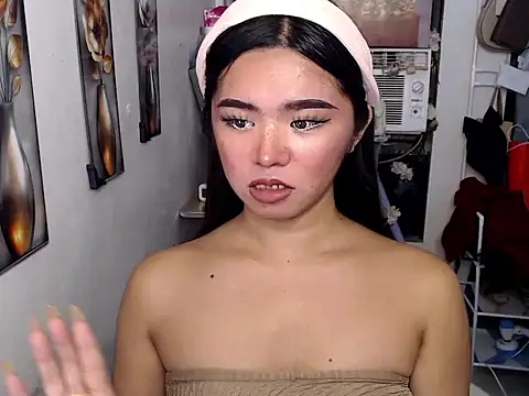 Snapshot of voganmarie chatting on 07/08/26, 01:45 voganmarie online show from 07/08/26, 01:45