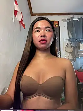 Snapshot of voganmarie chatting on 06/24/26, 02:48 voganmarie online show from 06/24/26, 02:48