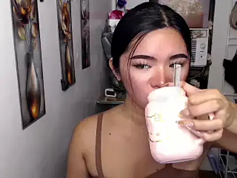 Snapshot of voganmarie chatting on 07/09/26, 09:25 voganmarie online show from 07/09/26, 09:25