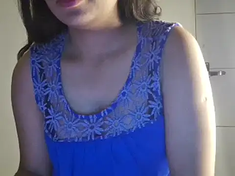 Snapshot of priya_008 chatting on 12/16/25, 11:25 priya 008 online show from 12/16/25, 11:25