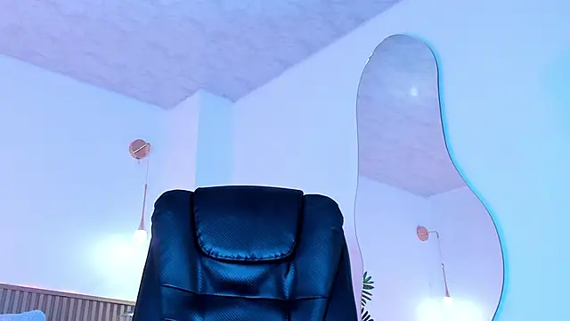 Lily Cole27 online show from 02/07/26, 11:29