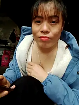 Snapshot of betty_wang chatting on 12/18/25, 12:49 betty wang online show from 12/18/25, 12:49