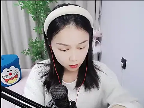 mili923 online show from 12/14/25, 01:39