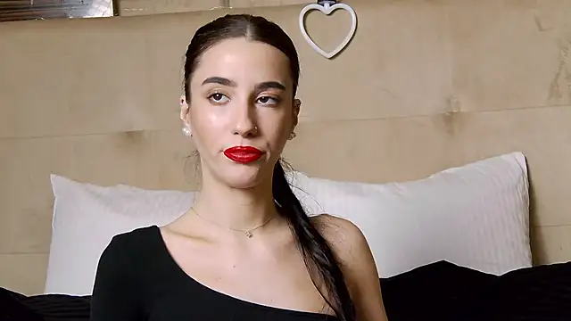 AmeliaJunee online show from 12/18/25, 01:04