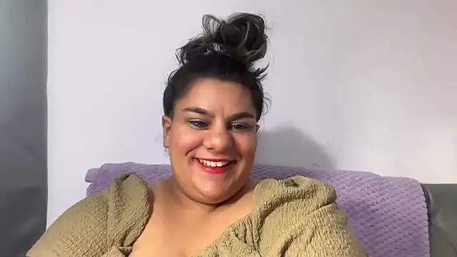 YoungCurvyLeah online show from 08/01/26, 02:09