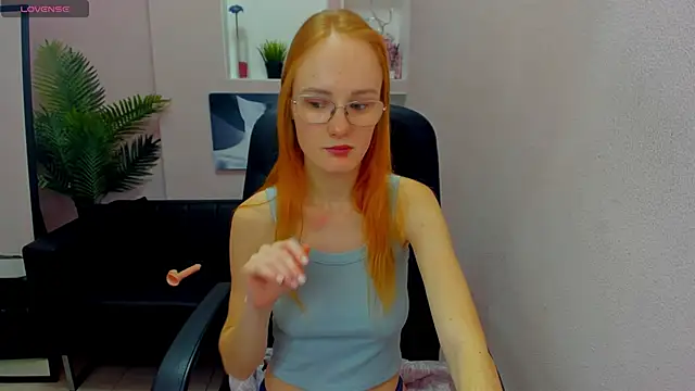 Snapshot of SofiaLoran chatting on 12/19/25, 09:06 SofiaLoran online show from 12/19/25, 09:06