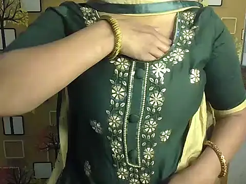 Hotty Suzuka online show from 12/17/25, 04:50