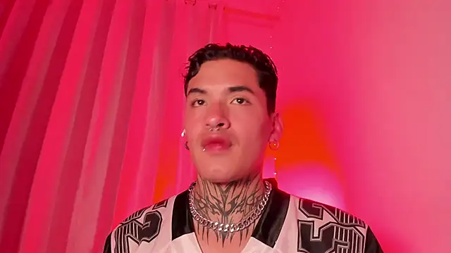 Snapshot of AlecBanne chatting on 12/13/25, 11:22 AlecBanne online show from 12/13/25, 11:22