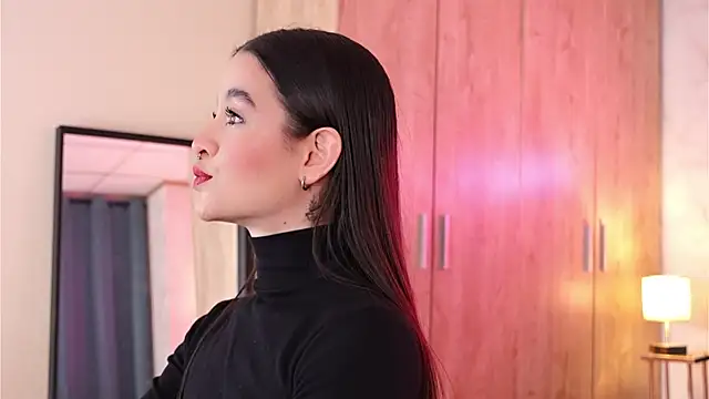 Snapshot of LucyFever chatting on 12/17/25, 07:35 LucyFever online show from 12/17/25, 07:35