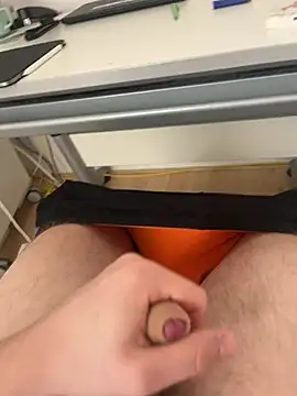 Snapshot of hannes256102 chatting on 03/28/26, 11:55 hannes256102 online show from 03/28/26, 11:55