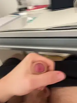 Snapshot of hannes256102 chatting on 04/11/26, 03:49 hannes256102 online show from 04/11/26, 03:49