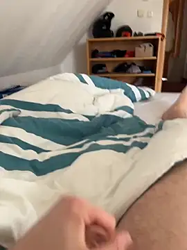 Snapshot of hannes256102 chatting on 04/04/26, 01:17 hannes256102 online show from 04/04/26, 01:17