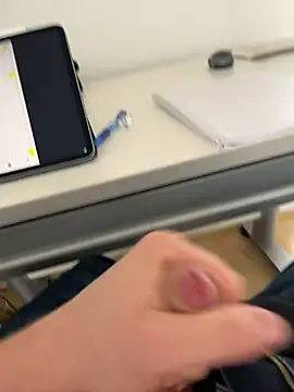 Snapshot of hannes256102 chatting on 02/24/26, 01:01 hannes256102 online show from 02/24/26, 01:01